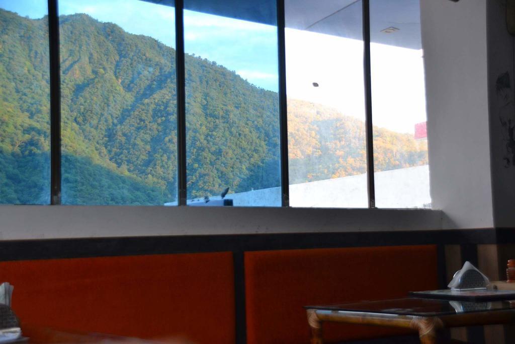 Akash Continental Hotel Rishikesh Ngoại thất bức ảnh