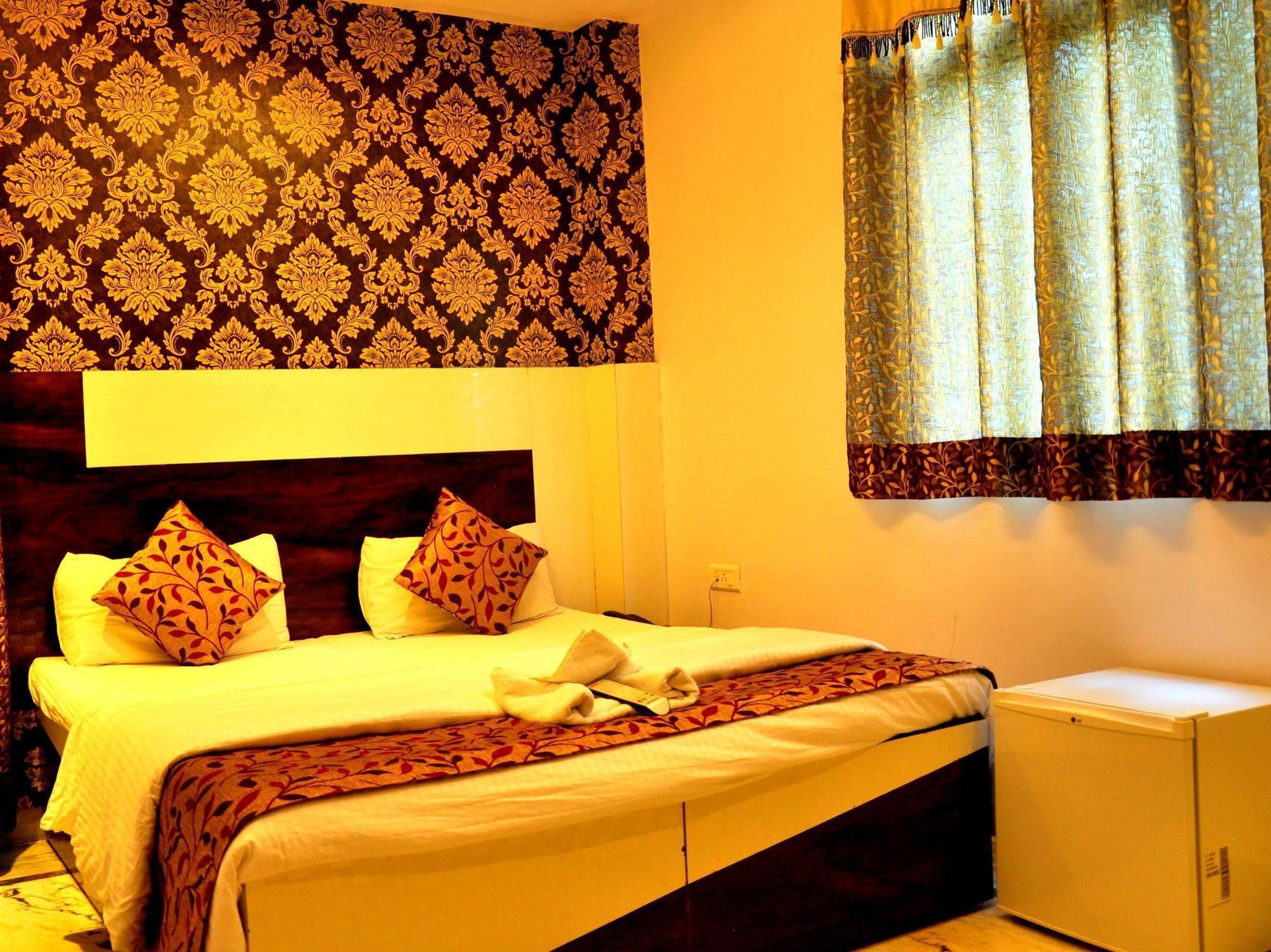 Akash Continental Hotel Rishikesh Ngoại thất bức ảnh